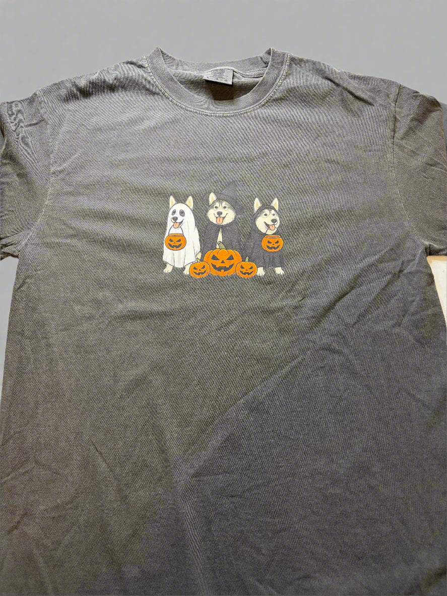 Gray t-shirt with a graphic of three dogs in Halloween costumes on a gray background