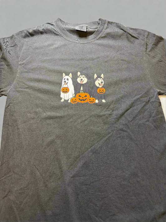 Gray t-shirt with a graphic of three dogs in Halloween costumes on a gray background